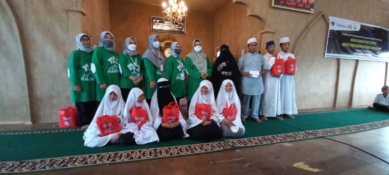 PWI Peduli Gandeng IKWI Gelar Bakti sosial serahkan 1500 paket beras