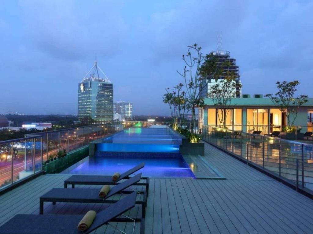“Carnival Night” Semarak Akhir Tahun Bersama Hotel Santika Premiere Bintaro