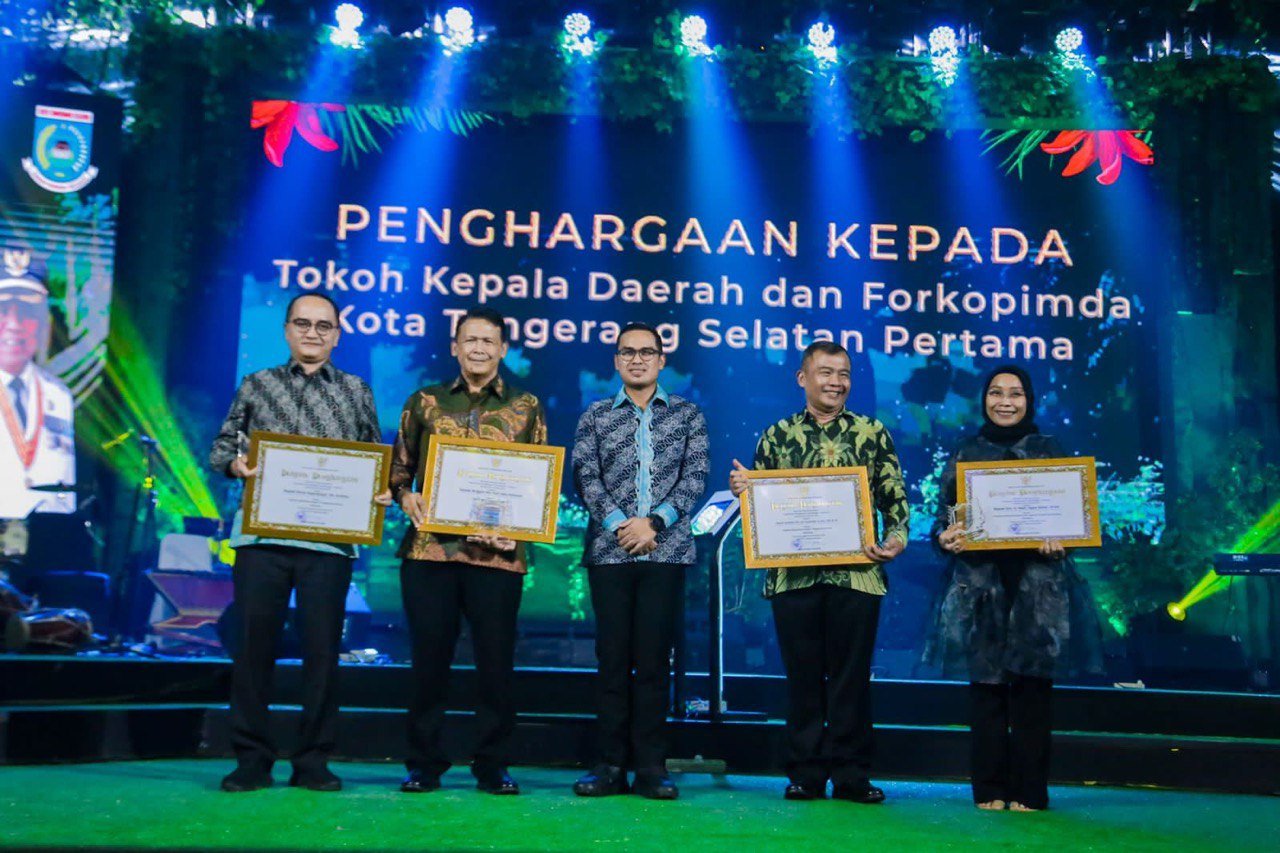 Malam Inaugurasi HUT ke-14 Tangsel, Pemkot Berikan Penghargaan ke Sejumlah Tokoh