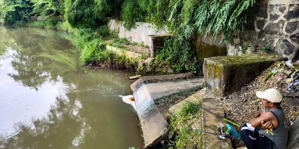 Ada Dugaan Saluran Air Di Kawasan Pergudangan Tekno tempat pembuangan limbah